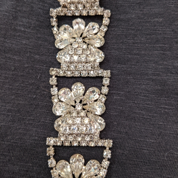 Vintage Glam Rhinestone Bracelet - Picture 2 of 8